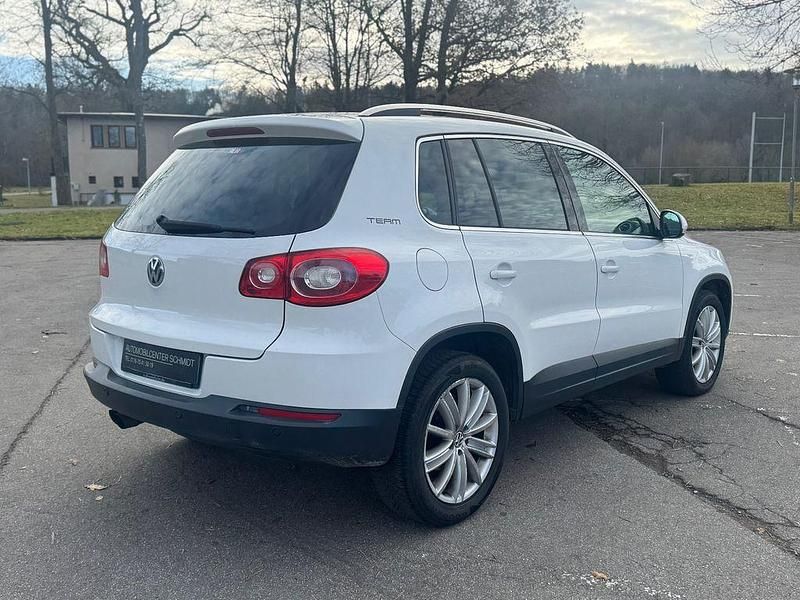 Second-hand VW Tiguan Team 110 CP (80 kW) 2011 Alb SUV