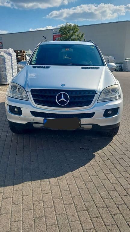 Silber Gebraucht 2008 Mercedes ML280 SUV | 12.900 € (Teuer) - Bild 1/4
