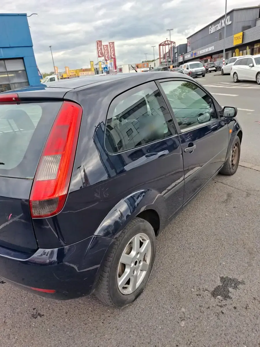Gebraucht Ford Fiesta 60 PS (44 kW) 2004 Blau Kleinwagen