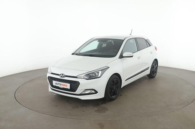 Weiß Gebraucht 2018 Hyundai i20 YES! Limousine | 9.870 € (Guter Preis) - Bild 1/3