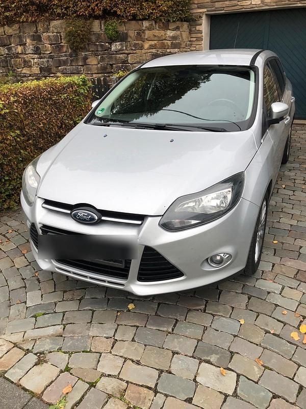 Silber Gebraucht 2012 Ford Focus Titanium Kombi | 2.500 € (Superpreis) - Bild 1/4