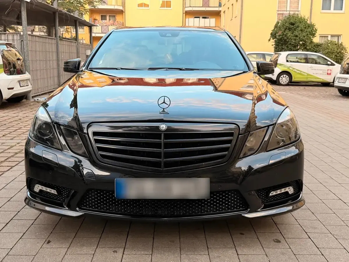 Gebraucht Mercedes E350 265 PS (194 kW) 2011 Schwarz Limousine