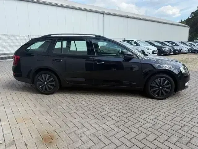 Gebraucht Skoda Octavia Ambition 105 PS (77 kW) 2014 Cerna magic/black magic Kombi