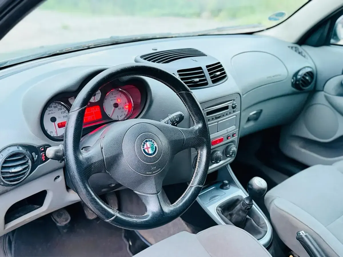 Gebraucht Alfa Romeo 147 109 PS (80 kW) 2005 Schwarz Kleinwagen