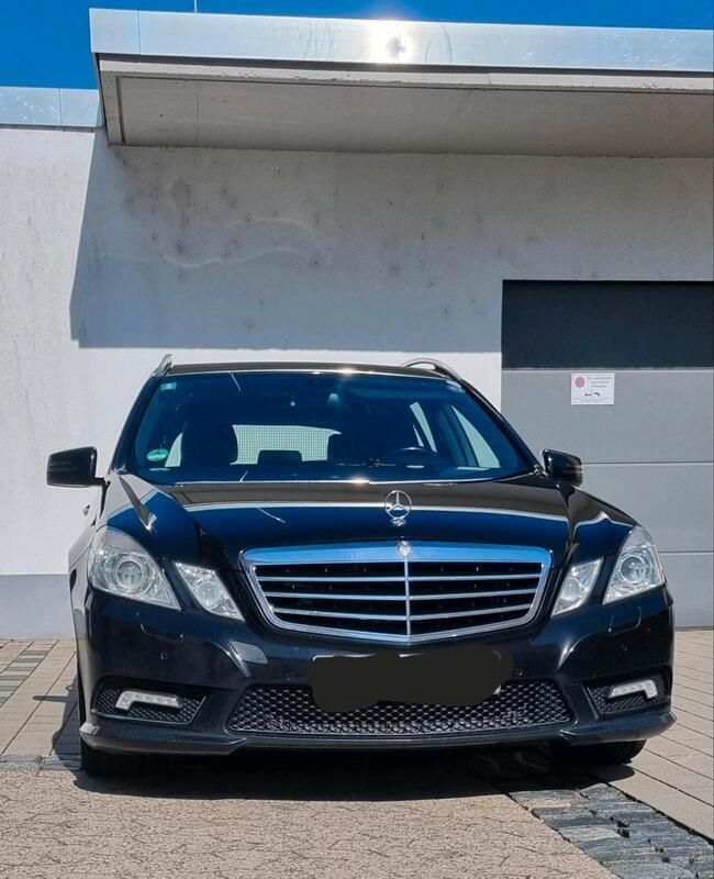 Schwarz Gebraucht 2010 Mercedes E350 Avantgarde Kombi | 7.300 € (Superpreis) - Bild 1/4