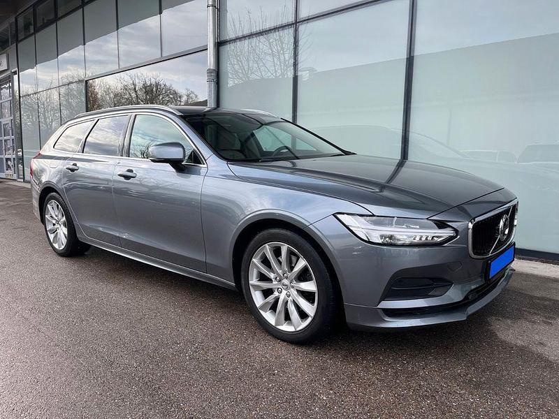 Gebraucht Volvo V90 Momentum 190 PS (139 kW) 2021 Grau Kombi