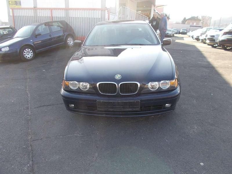 Second-hand BMW 525 163 CP (119 kW) 2000 Albastru Berlinǎ