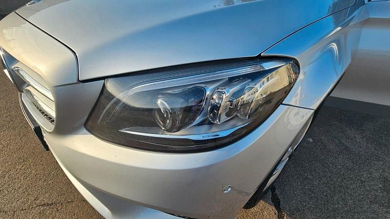 Gebraucht Mercedes C300 245 PS (180 kW) 2019 Grau Kombi