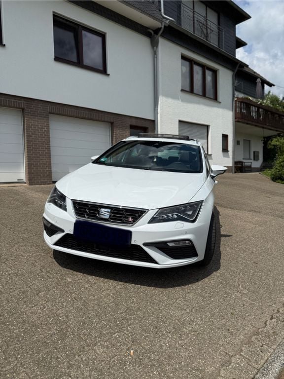 Weiß Gebraucht 2019 Seat Leon ST FR Kombi | 17.500 € (Fairer Preis) - Bild 1/4