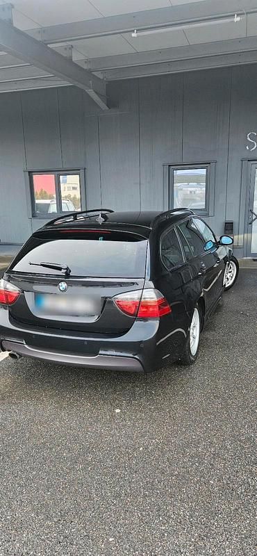 Gebraucht BMW 320 177 PS (130 kW) 2008 Schwarz Kombi