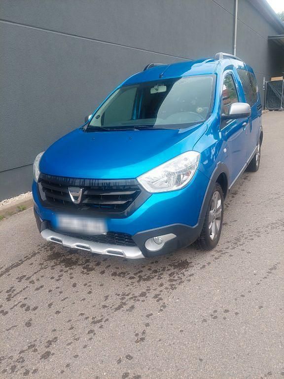 Blau Gebraucht 2016 Dacia Dokker Stepway Van | 6.500 € (Superpreis) - Bild 1/4