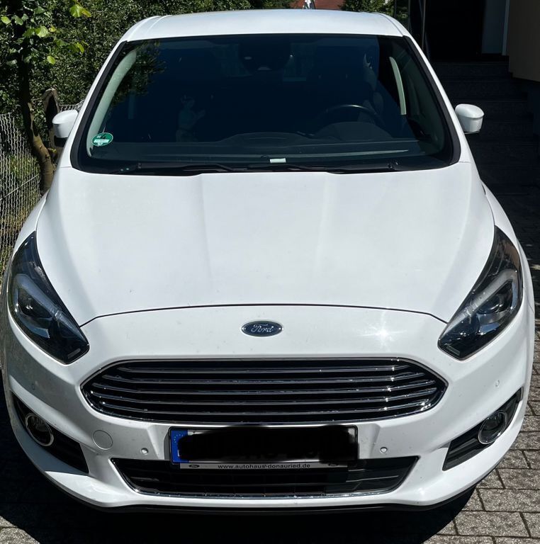 Weiß Gebraucht 2018 Ford S-MAX Titanium Van / Kleinbus | 18.500 € (Guter Preis) - Bild 1/4