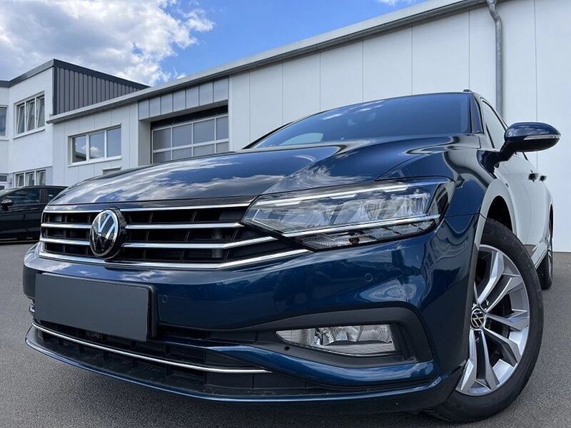 Blau Gebraucht 2022 VW Passat Business Kombi | 29.289 € (Fairer Preis) - Bild 1/4