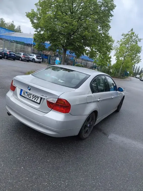 Gebraucht BMW 318 143 PS (105 kW) 2007 Silber Limousine
