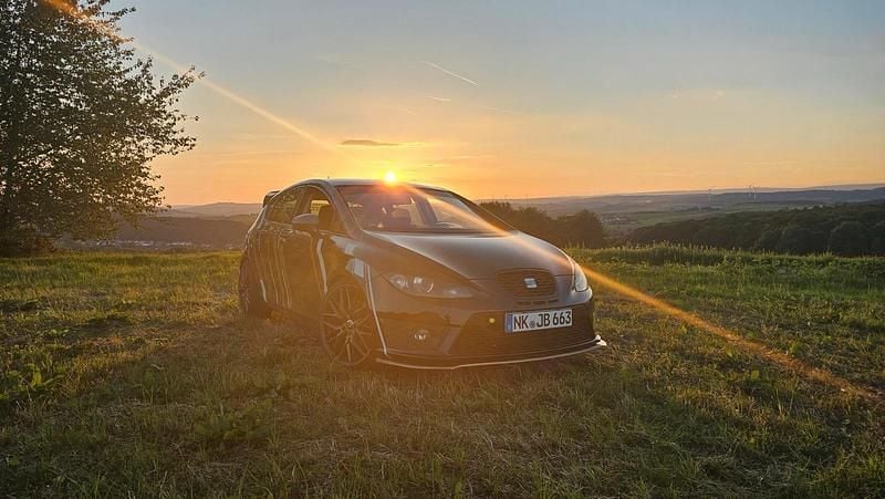 Schwarz Gebraucht 2009 Seat Leon FR Limousine | 6.500 € - Bild 1/4