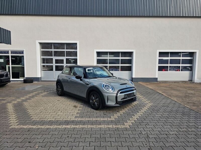 Moonwalk grey (metallic) Gebraucht 2022 Mini Cooper SE Kleinwagen | 19.990 € (Fairer Preis) - Bild 1/4