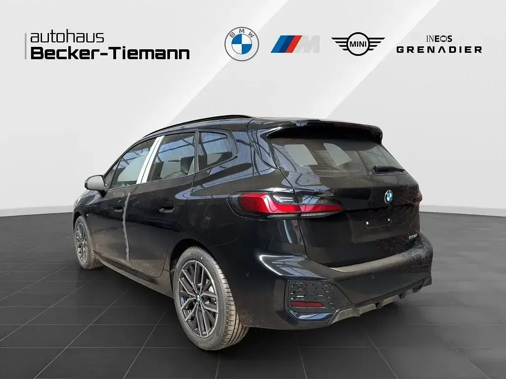 Neu BMW 220 Exclusive 156 PS (114 kW) 2025 Schwarz Van / Kleinbus