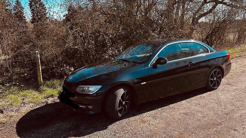 Gebraucht BMW 318 Cabriolet 143 PS (105 kW) 2011 Schwarz Cabrio