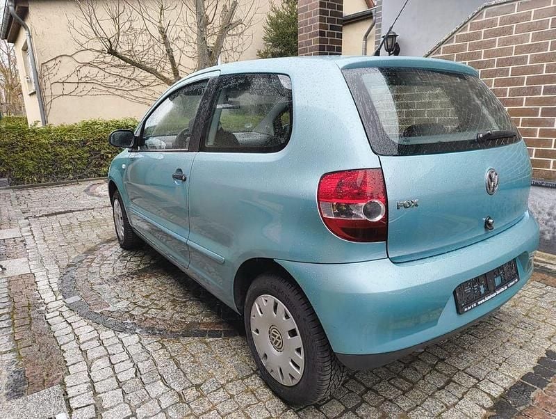 Gebraucht VW Fox 60 PS (44 kW) 2009 Blau Kleinwagen