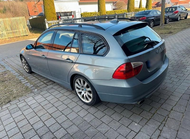 Gebraucht BMW 320 177 PS (130 kW) 2008 Grau Kombi