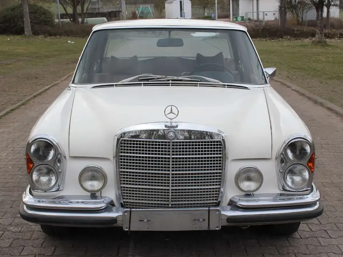 Gebraucht Mercedes S280 200 PS (147 kW) 1971 Weiß Limousine