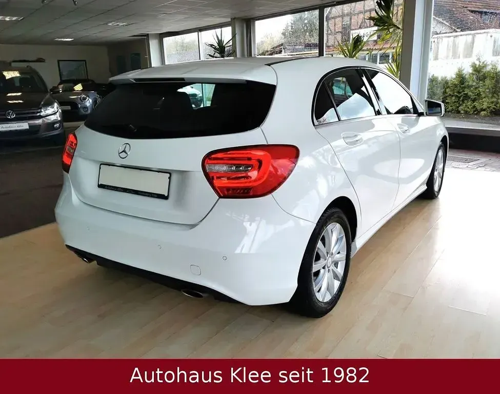 Gebraucht Mercedes A180 122 PS (89 kW) 2015 Weiß Kleinwagen