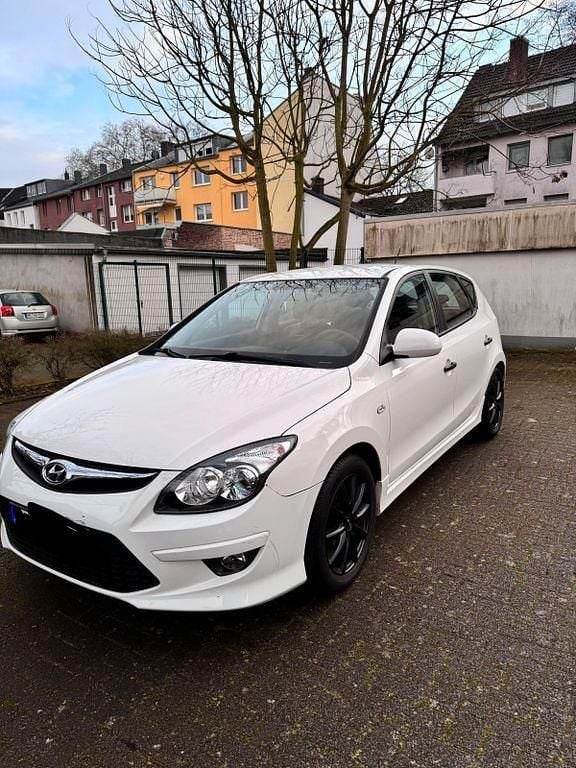 Gebraucht Hyundai i30 Classic 109 PS (80 kW) 2012 Weiß Limousine