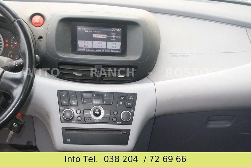 Silber Gebraucht 2004 Nissan Almera Tino Van / Kleinbus | 950 € (Guter Preis) - Bild 1/4