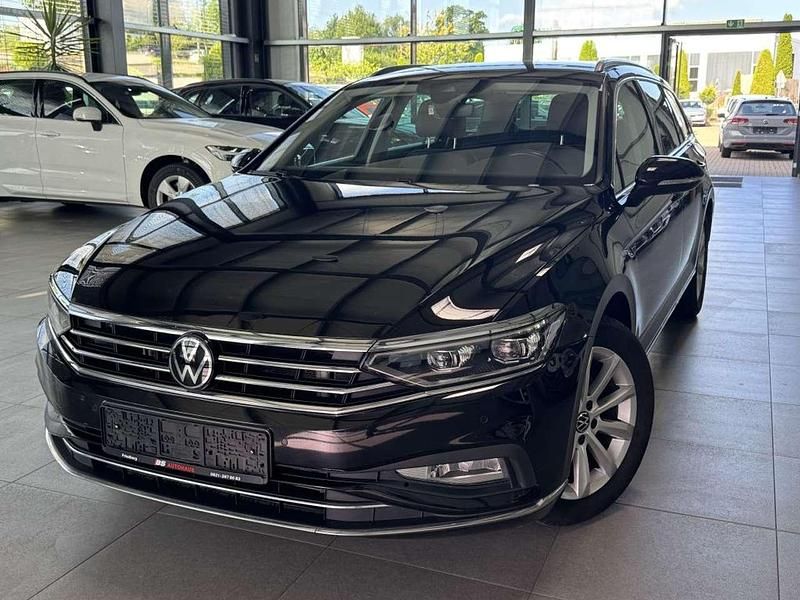 Deep black pearlescent Gebraucht 2023 VW Passat Elegance Kombi | 26.999 € (Etwas zu teuer) - Bild 1/2