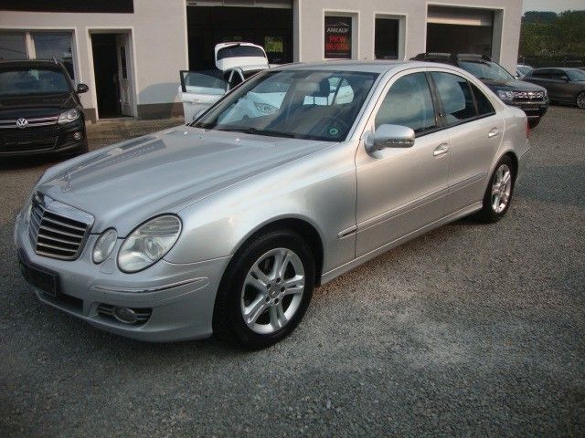 Silber Gebraucht 2008 Mercedes E220 Avantgarde Limousine | 3.999 € (Fairer Preis) - Bild 1/4