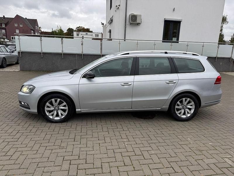 Silber Gebraucht 2014 VW Passat Edition Kombi | 13.900 € (Teuer) - Bild 1/4