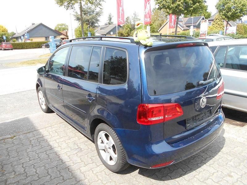 Gebraucht VW Touran Comfortline 105 PS (77 kW) 2012 Blau Van / Kleinbus