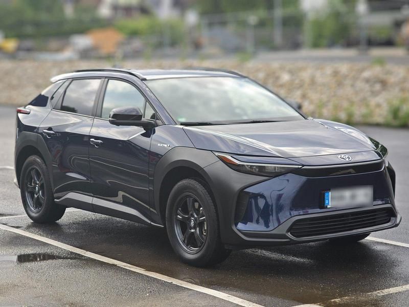 Blau Gebraucht 2023 Toyota bZ4X SUV | 28.999 € (Superpreis) - Bild 1/4