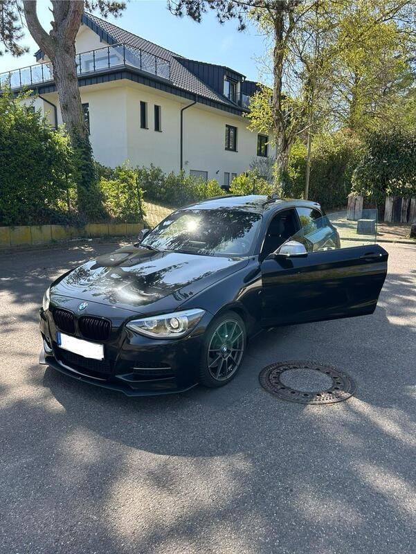 Schwarz Gebraucht 2015 BMW M135 M Performance Kleinwagen | 27.400 € (Teuer) - Bild 1/4