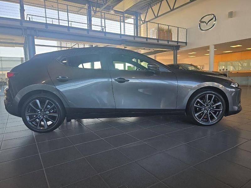 Neu Mazda 3 140 PS (102 kW) 2025 Grau Limousine