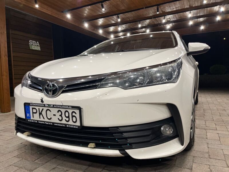 Weiß Gebraucht 2017 Toyota Corolla Limousine | 10.800 € (Fairer Preis) - Bild 1/4