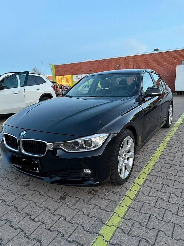 Gebraucht BMW 318 Comfort Edition 143 PS (105 kW) 2012 Schwarz Limousine