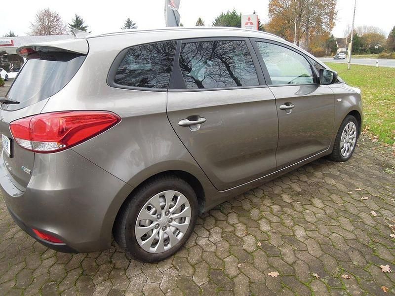 Silber Gebraucht 2016 Kia Carens Vision Van / Kleinbus | 9.790 € (Guter Preis) - Bild 1/4