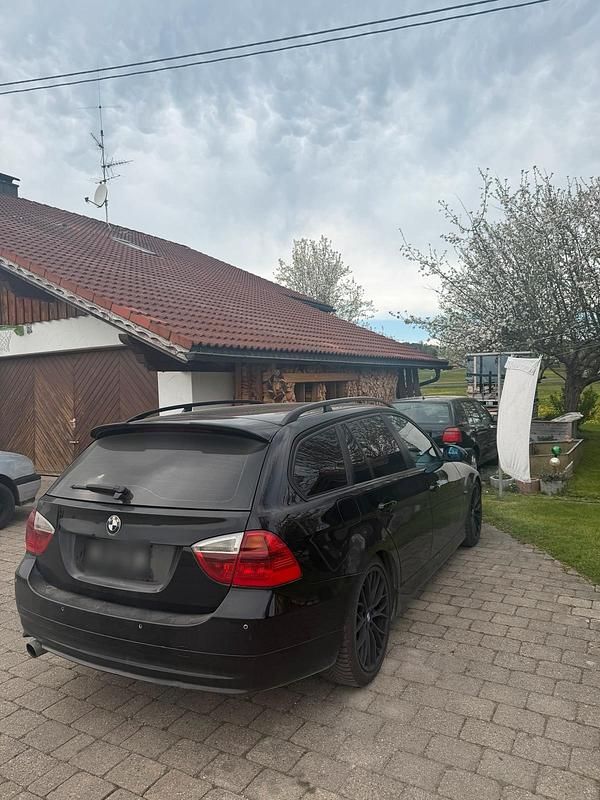 Gebraucht BMW 320 163 PS (119 kW) 2007 Schwarz Kombi
