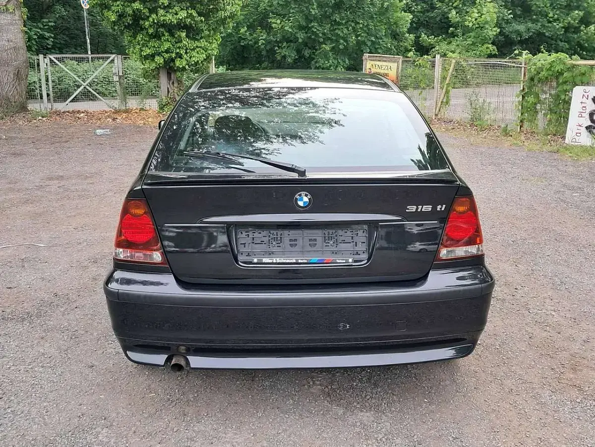 Gebraucht BMW 316 116 PS (85 kW) 2003 Schwarz Limousine