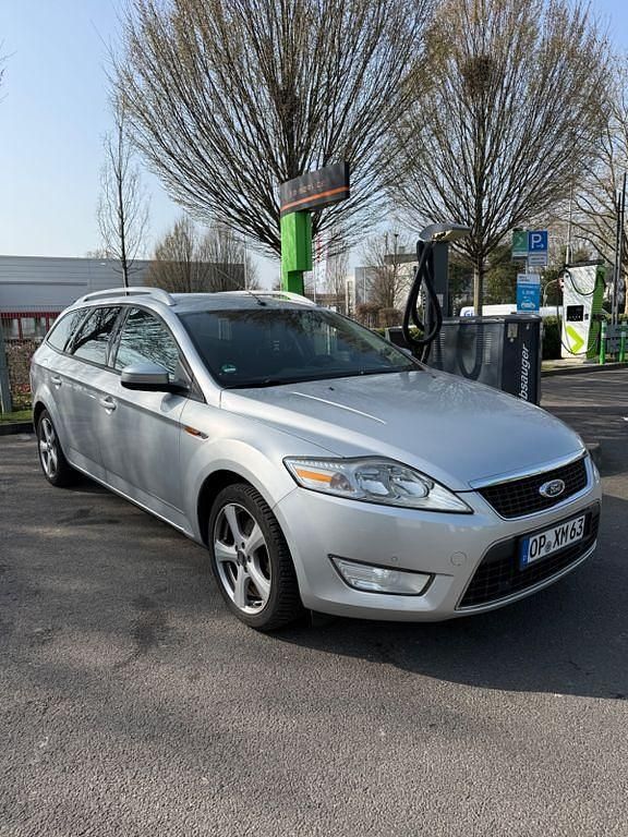Gebraucht Ford Mondeo 140 PS (102 kW) 2010 Silber Limousine