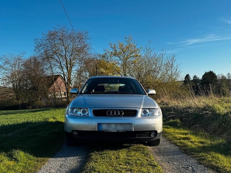 Second-hand Audi A3 102 CP (75 kW) 2000 Argintiu Hatchback
