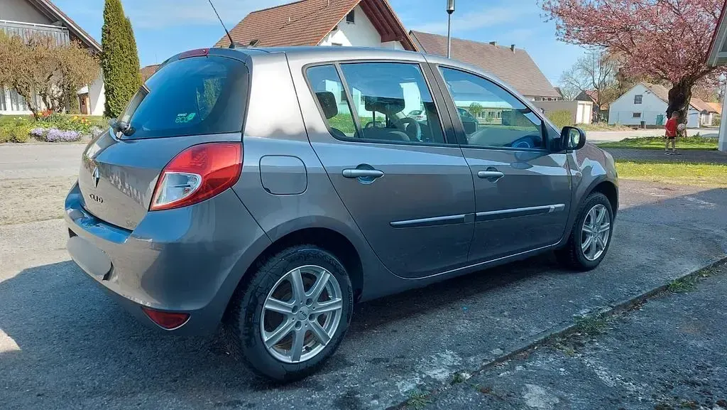 Gebraucht Renault Clio Expression 75 PS (55 kW) 2011 Grau Limousine