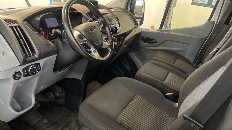 Gebraucht Ford Transit Trend 131 PS (96 kW) 2018 Weiß Van / Kleinbus