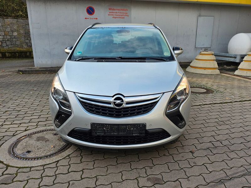 Silber Gebraucht 2012 Opel Zafira Tourer Edition Van / Kleinbus | 5.999 € (Superpreis) - Bild 1/4