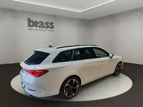 Gebraucht Seat Leon 150 PS (110 kW) 2023 "candy" weiss Kombi