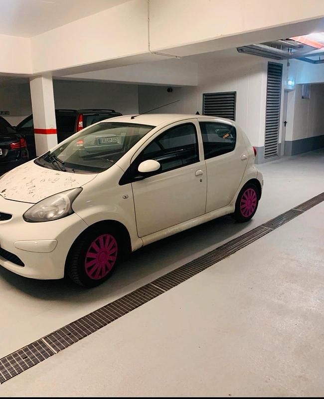 Gebraucht Toyota Aygo 68 PS (50 kW) 2008 Weiß Kleinwagen
