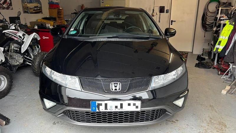 Schwarz Gebraucht 2011 Honda Civic Comfort Limousine | 6.899 € (Fairer Preis) - Bild 1/4