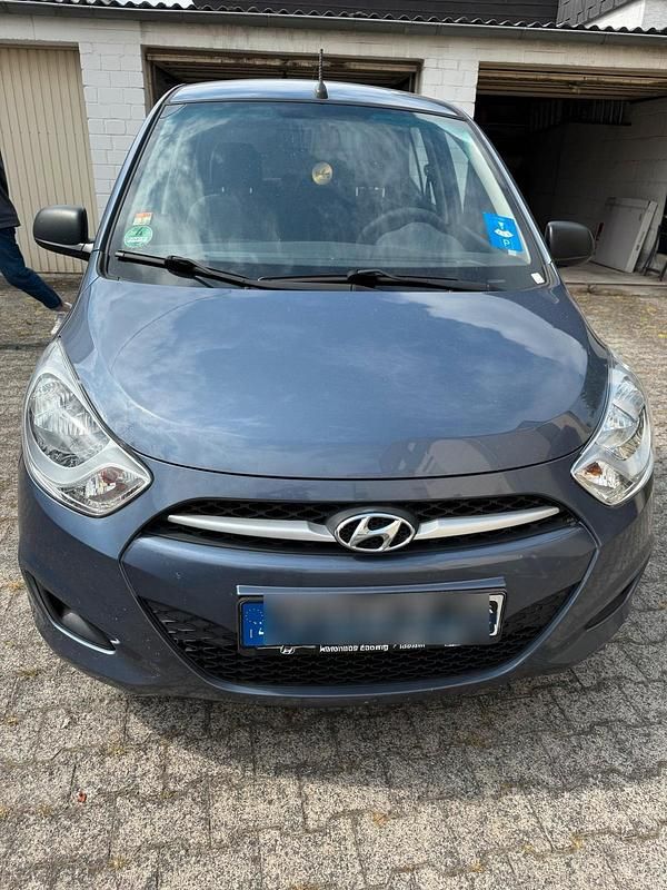 Blau Gebraucht 2013 Hyundai i10 Edition Kleinwagen | 2.500 € (Guter Preis) - Bild 1/4