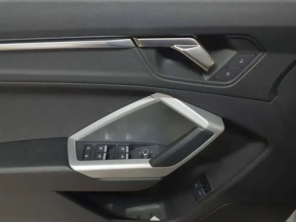 Gebraucht Audi Q3 Ambiente 150 PS (110 kW) 2022 Gletscherweiß metallic SUV